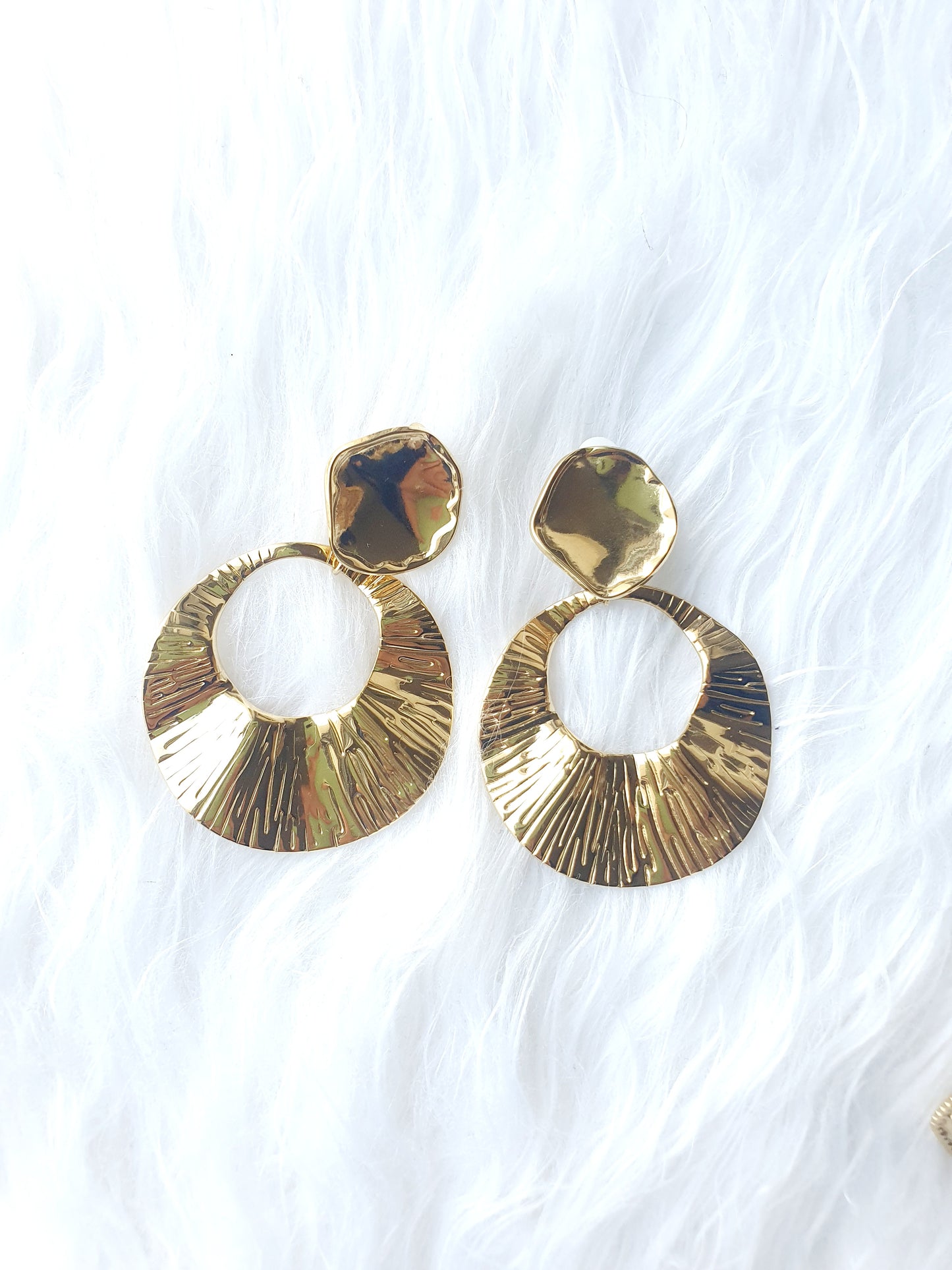 BOUCLES D'OREILLES CLIP CRÉOLE ONDULÉE DORÉE
