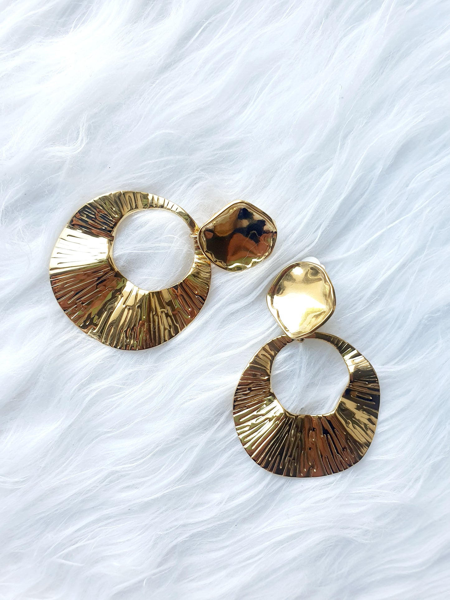 BOUCLES D'OREILLES CLIP CRÉOLE ONDULÉE DORÉE