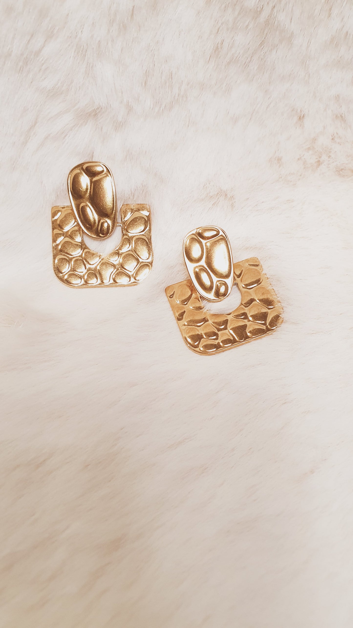 BOUCLES D'OREILLES DORÉES TEXTURÉES