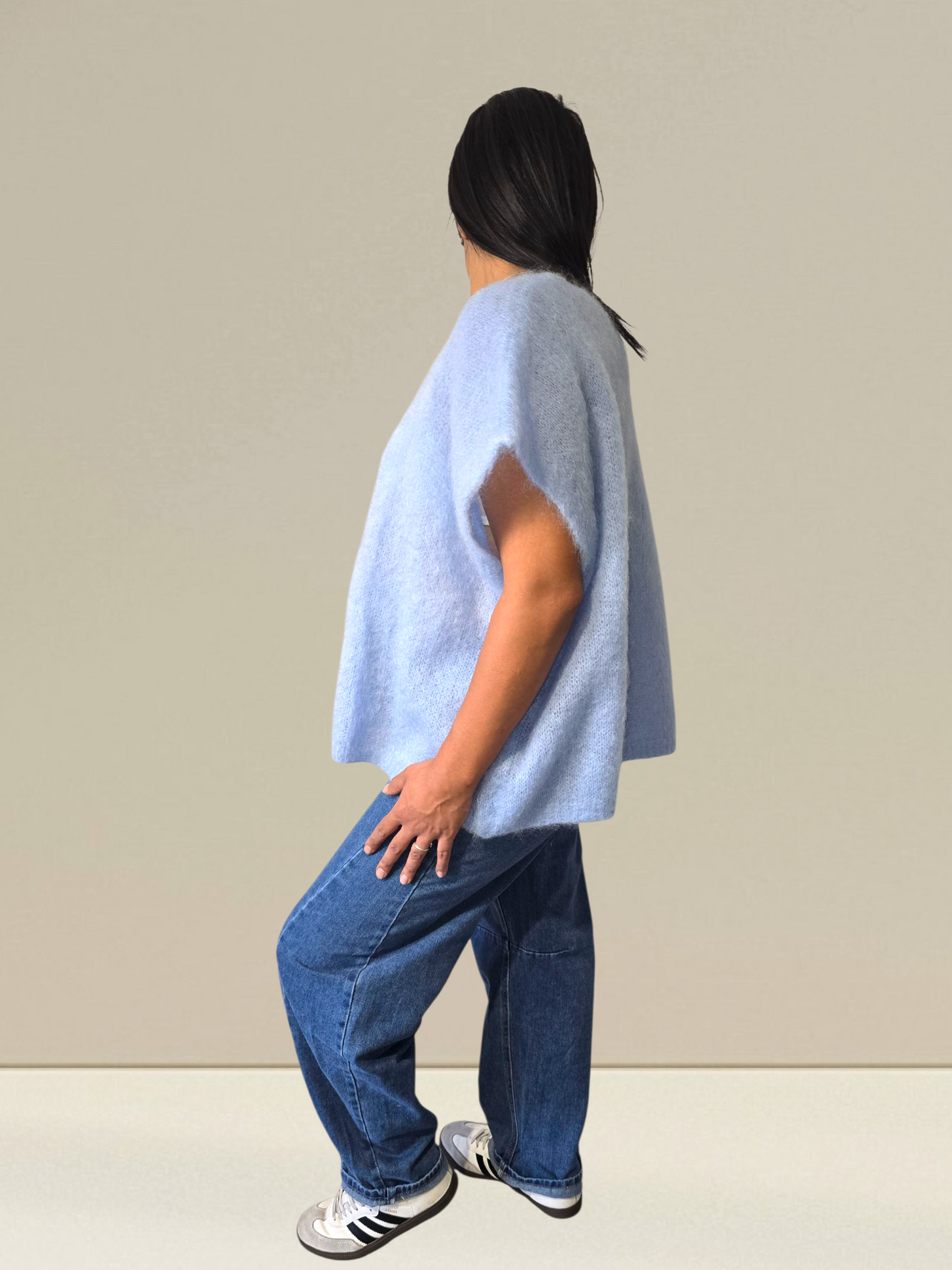 PULL SANS MANCHES EN KID MOHAIR - BOUTONS BIJOUX- BLEU CIEL