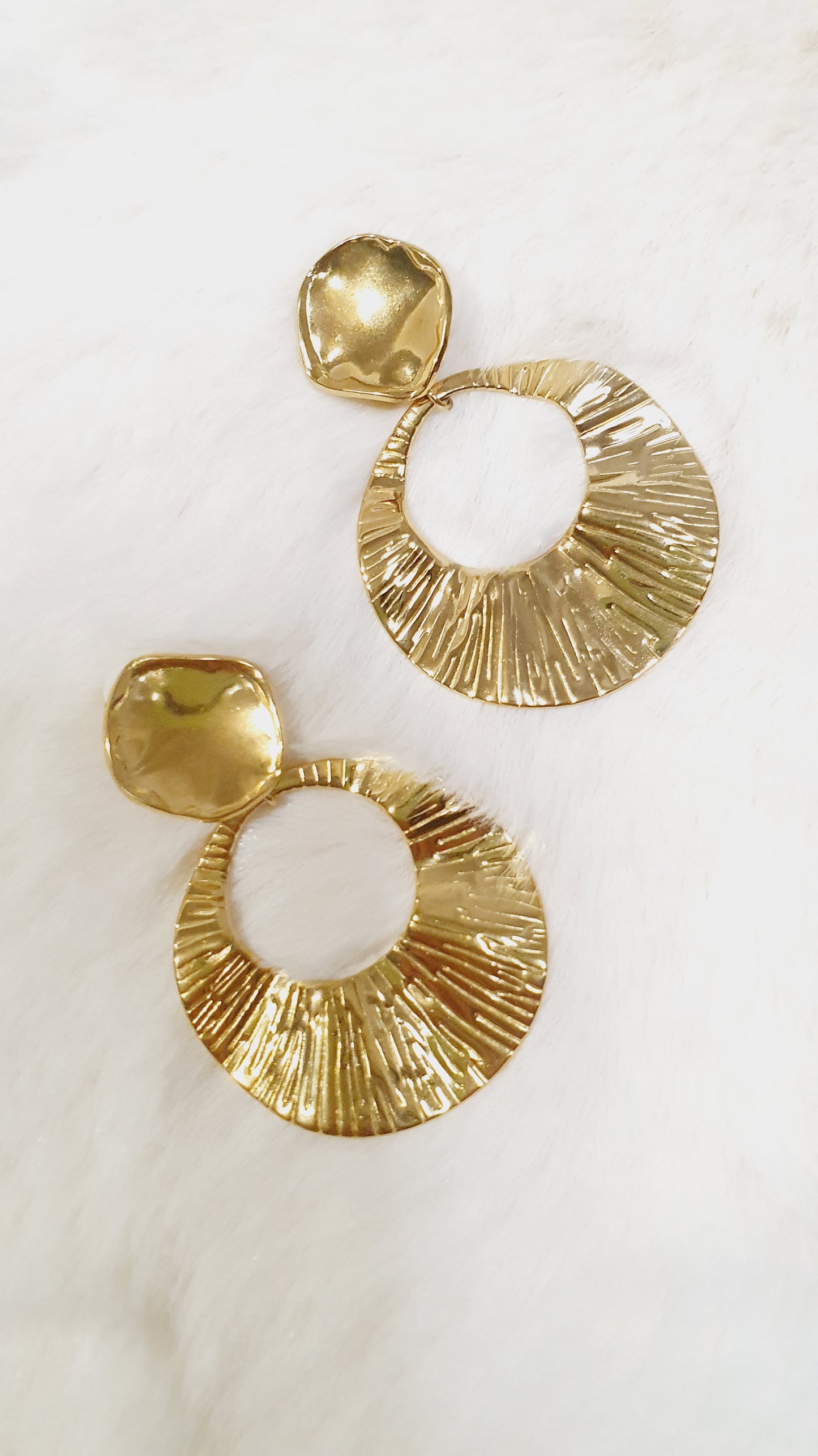 BOUCLES D'OREILLES CLIP CRÉOLE ONDULÉE DORÉE