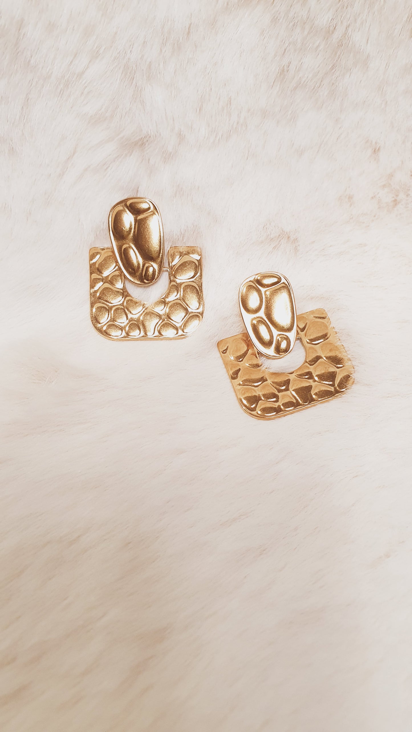 BOUCLES D'OREILLES DORÉES TEXTURÉES