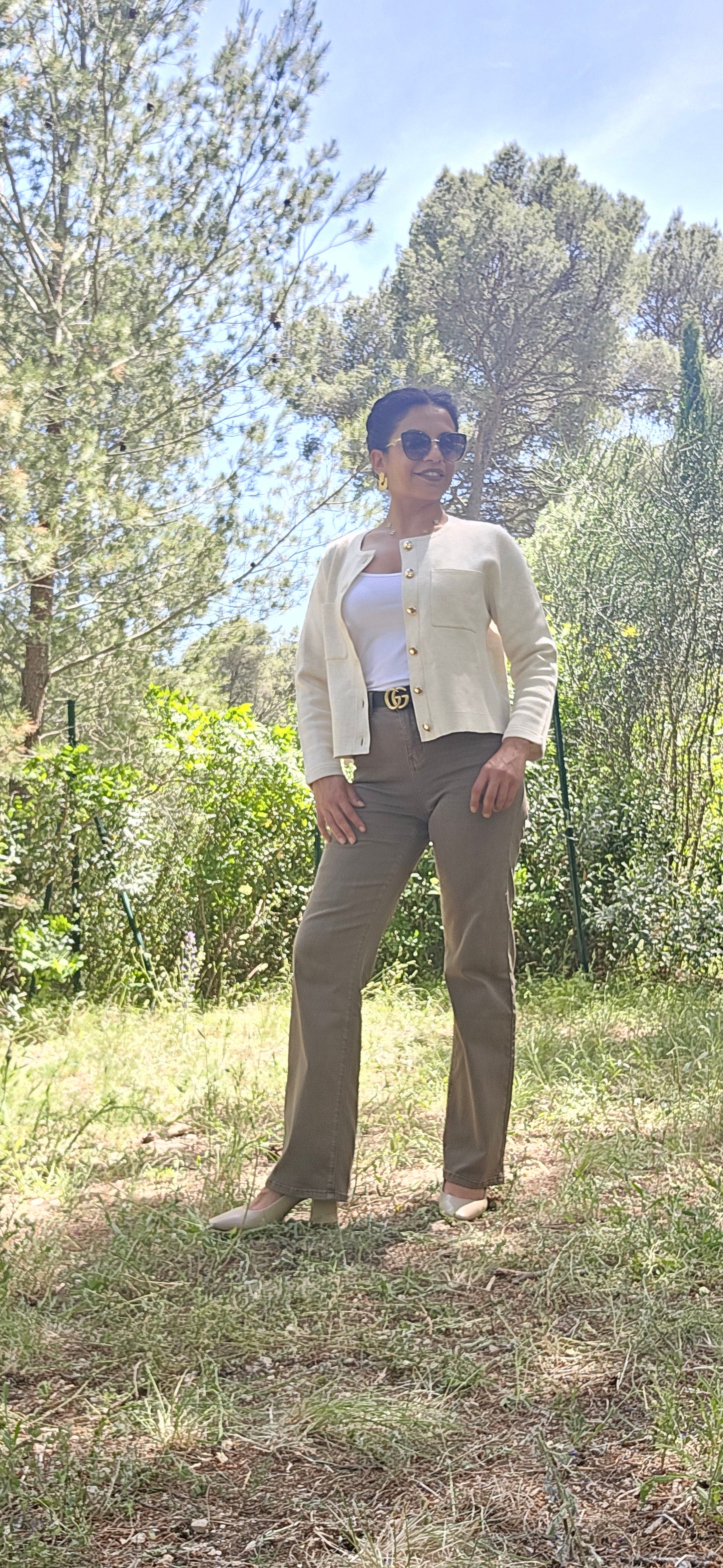 GILET ÉLÉGANT À BOUTONS DORÉS