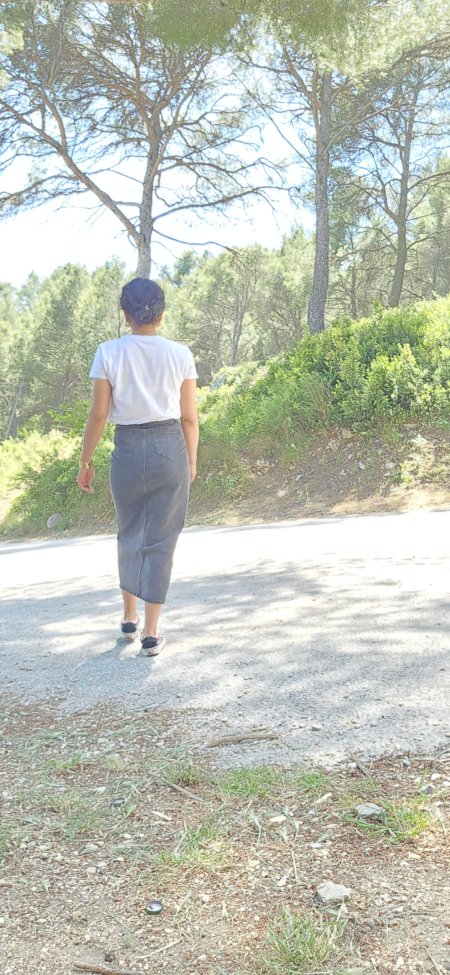 JUPE MIDI EN JEAN - CHIC DÉCONTRACTÉ