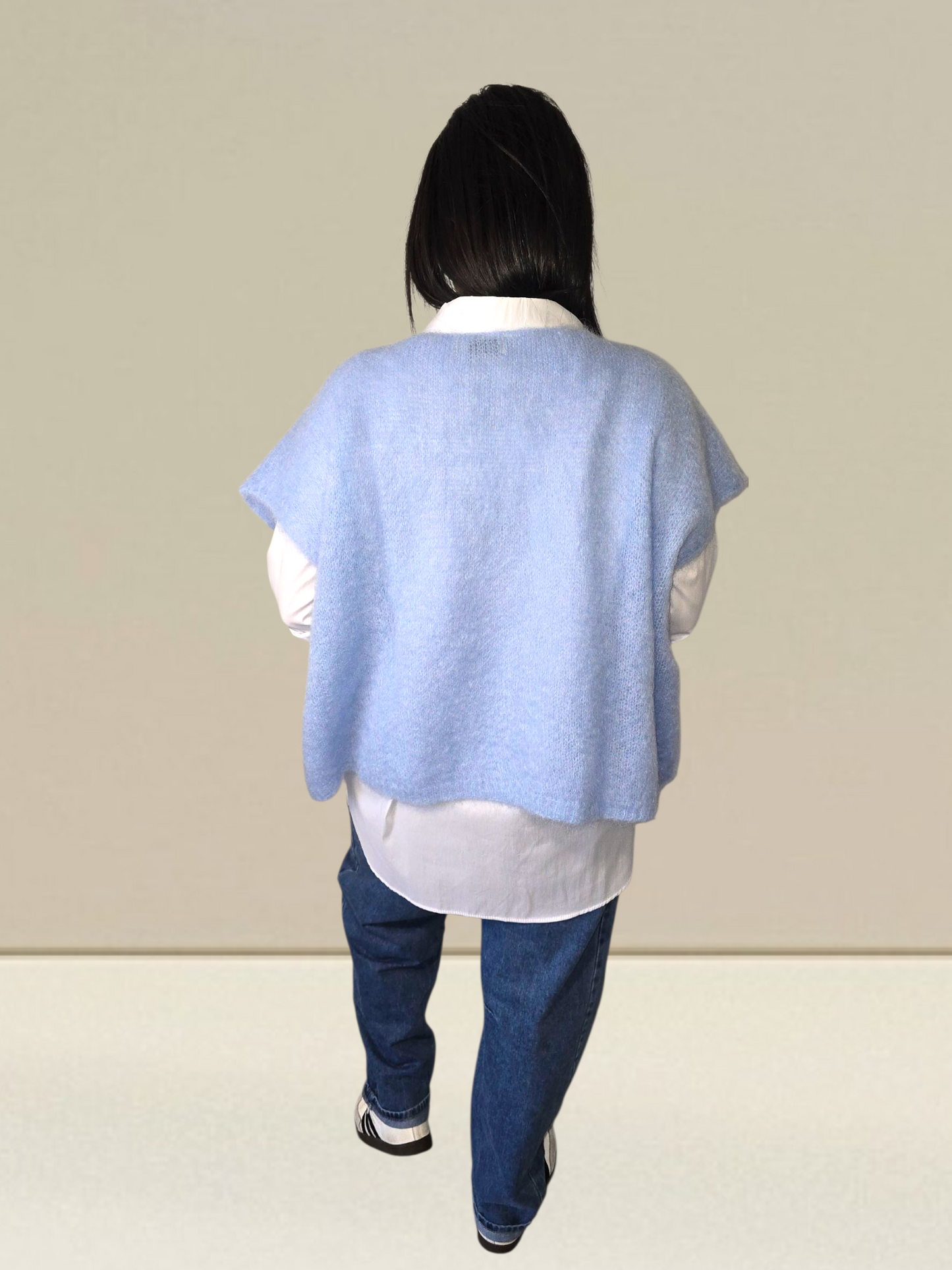PULL SANS MANCHES EN KID MOHAIR - BOUTONS BIJOUX- BLEU CIEL