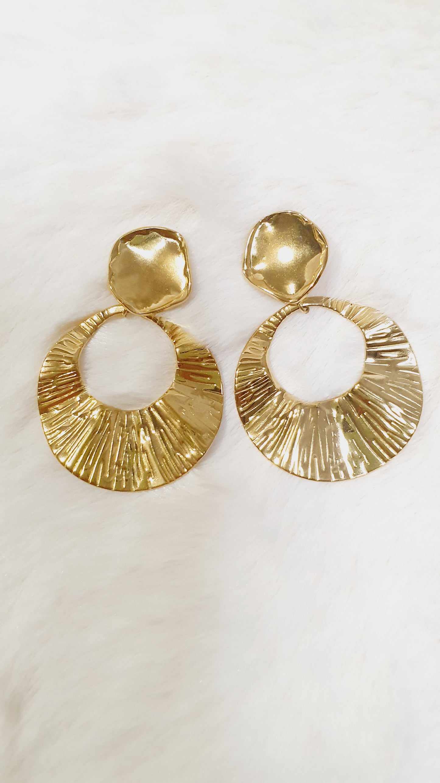 BOUCLES D'OREILLES CLIP CRÉOLE ONDULÉE DORÉE