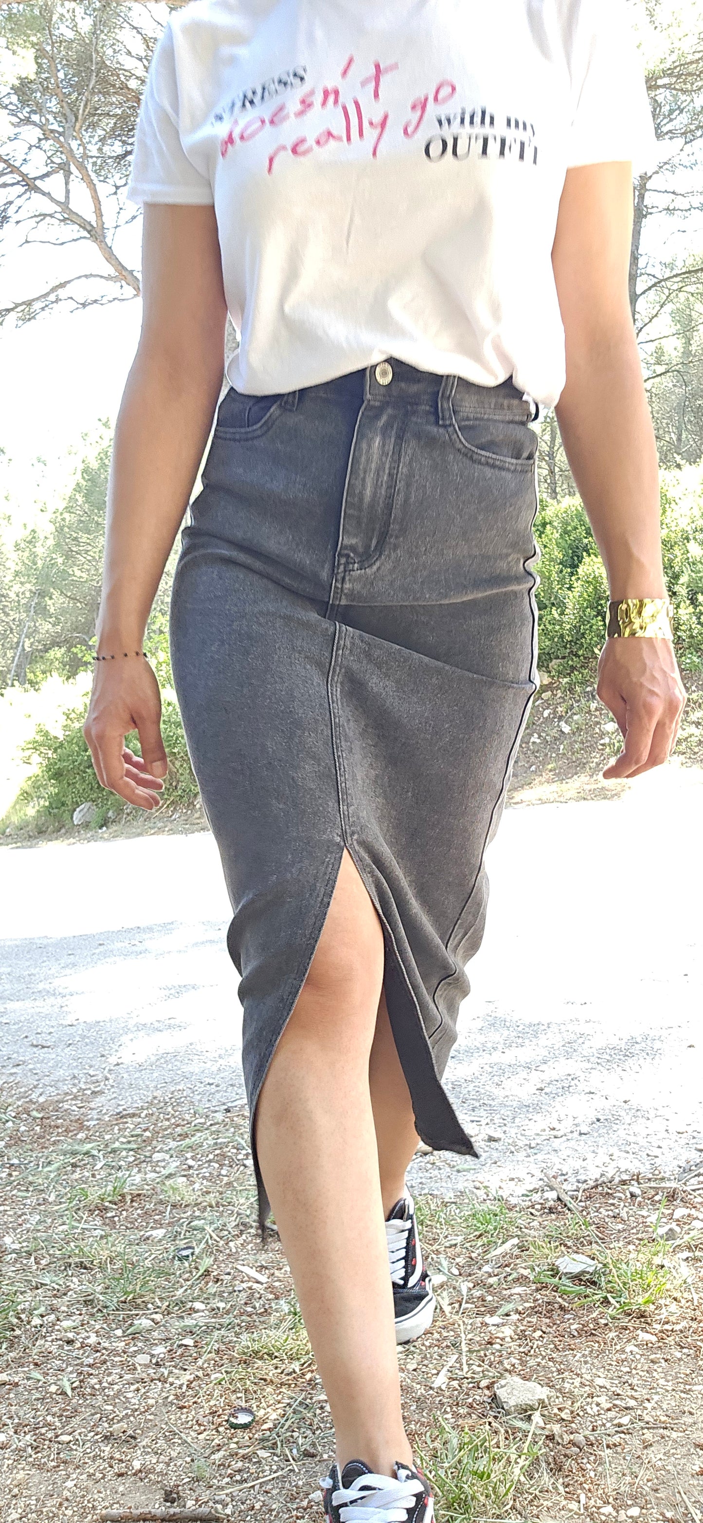 JUPE MIDI EN JEAN - CHIC DÉCONTRACTÉ