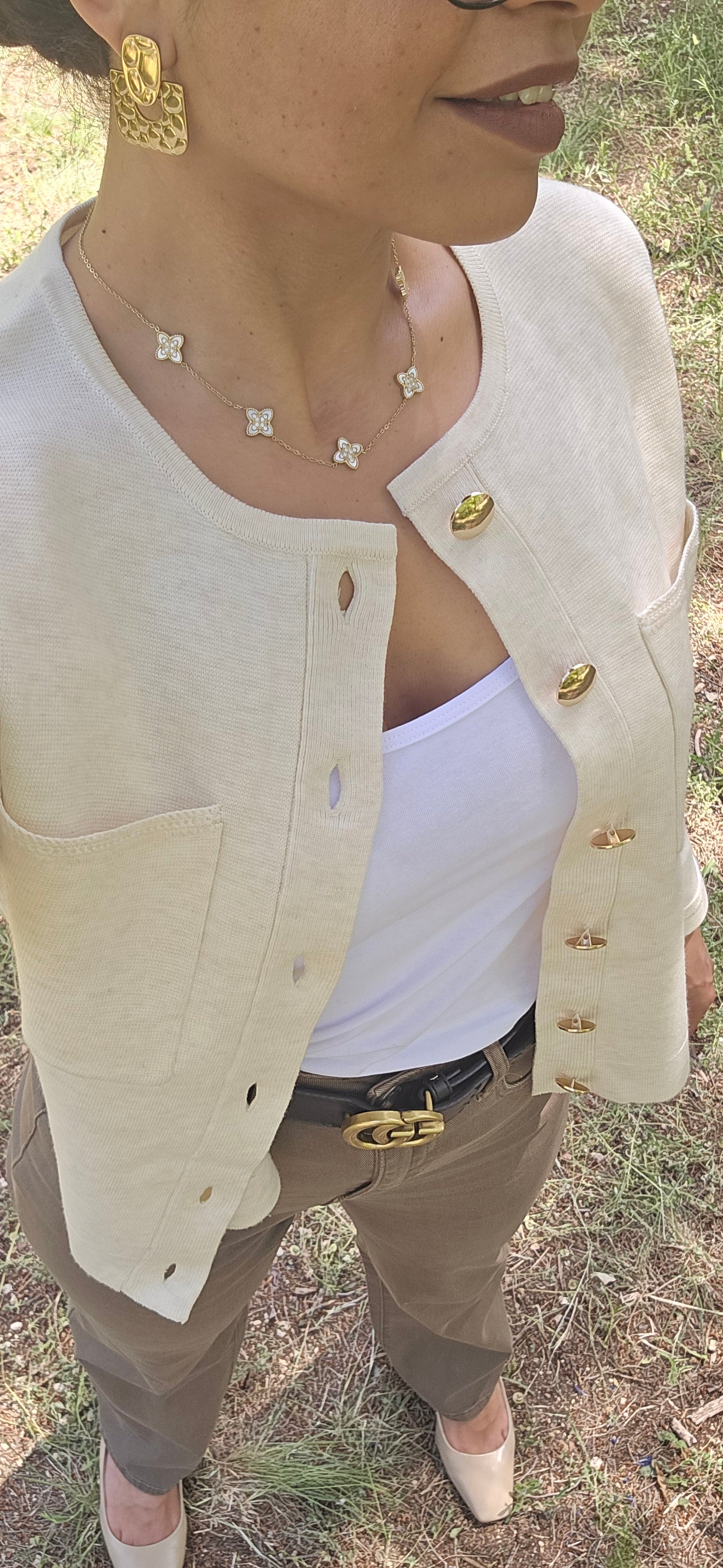 GILET ÉLÉGANT À BOUTONS DORÉS