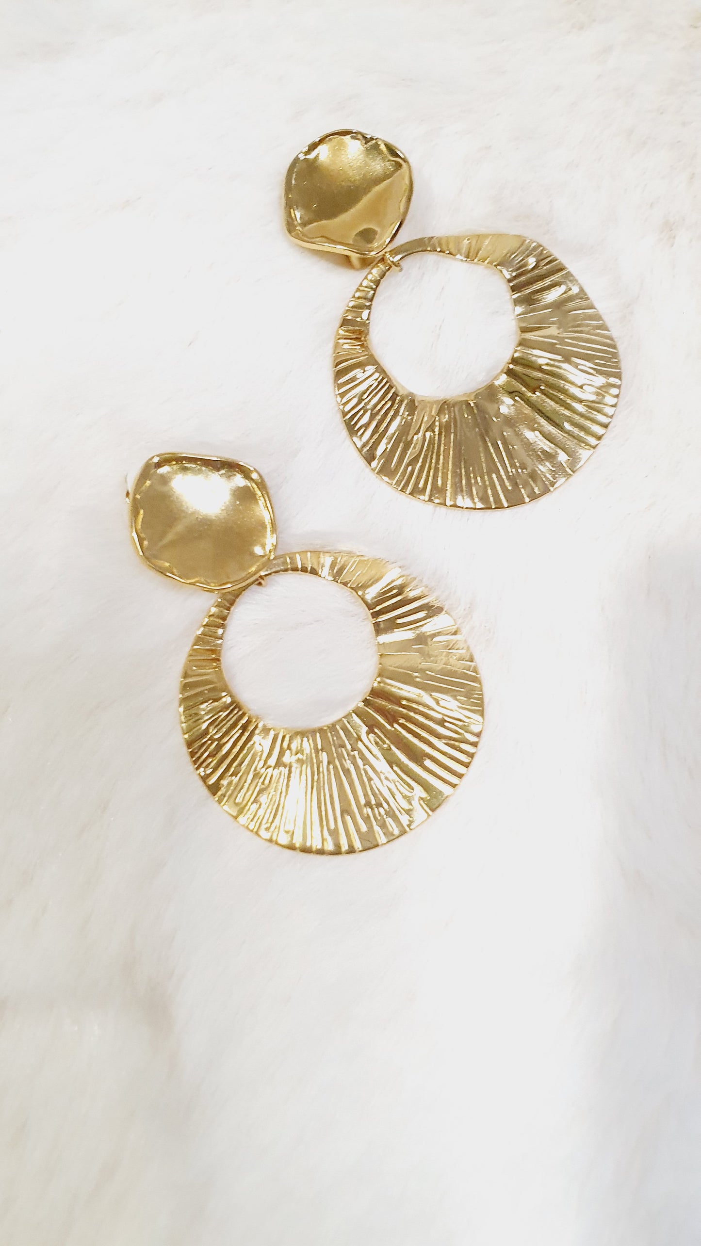 BOUCLES D'OREILLES CLIP CRÉOLE ONDULÉE DORÉE
