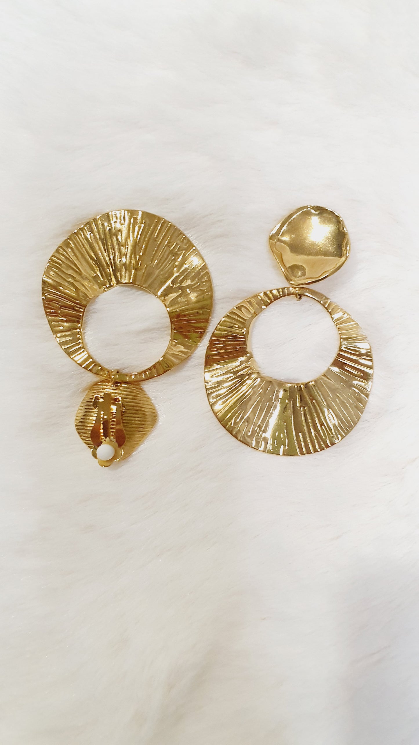 BOUCLES D'OREILLES CLIP CRÉOLE ONDULÉE DORÉE