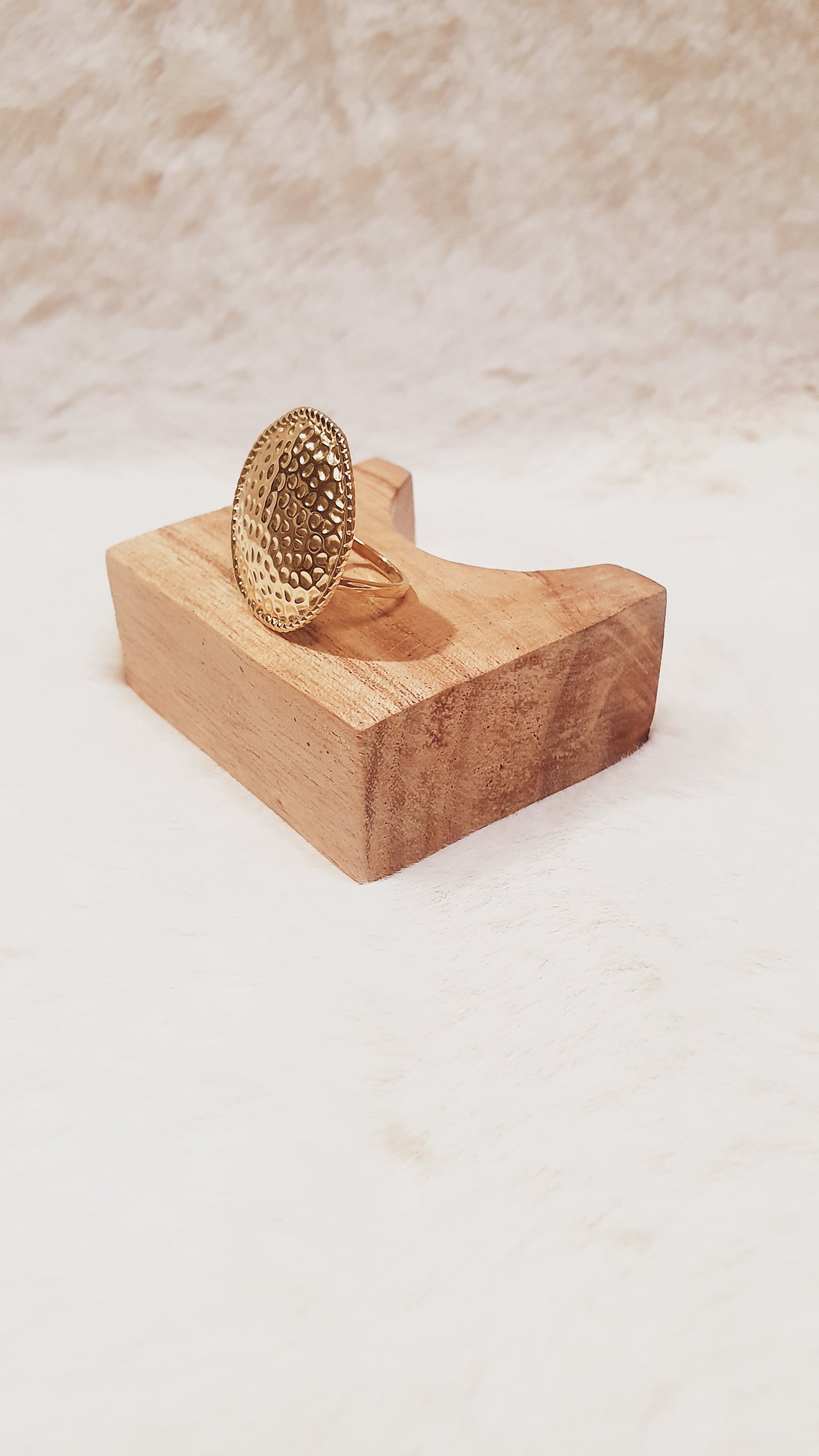 BAGUE RONDE TEXTURÉE ÉLÉGANCE INTEMPORELLE