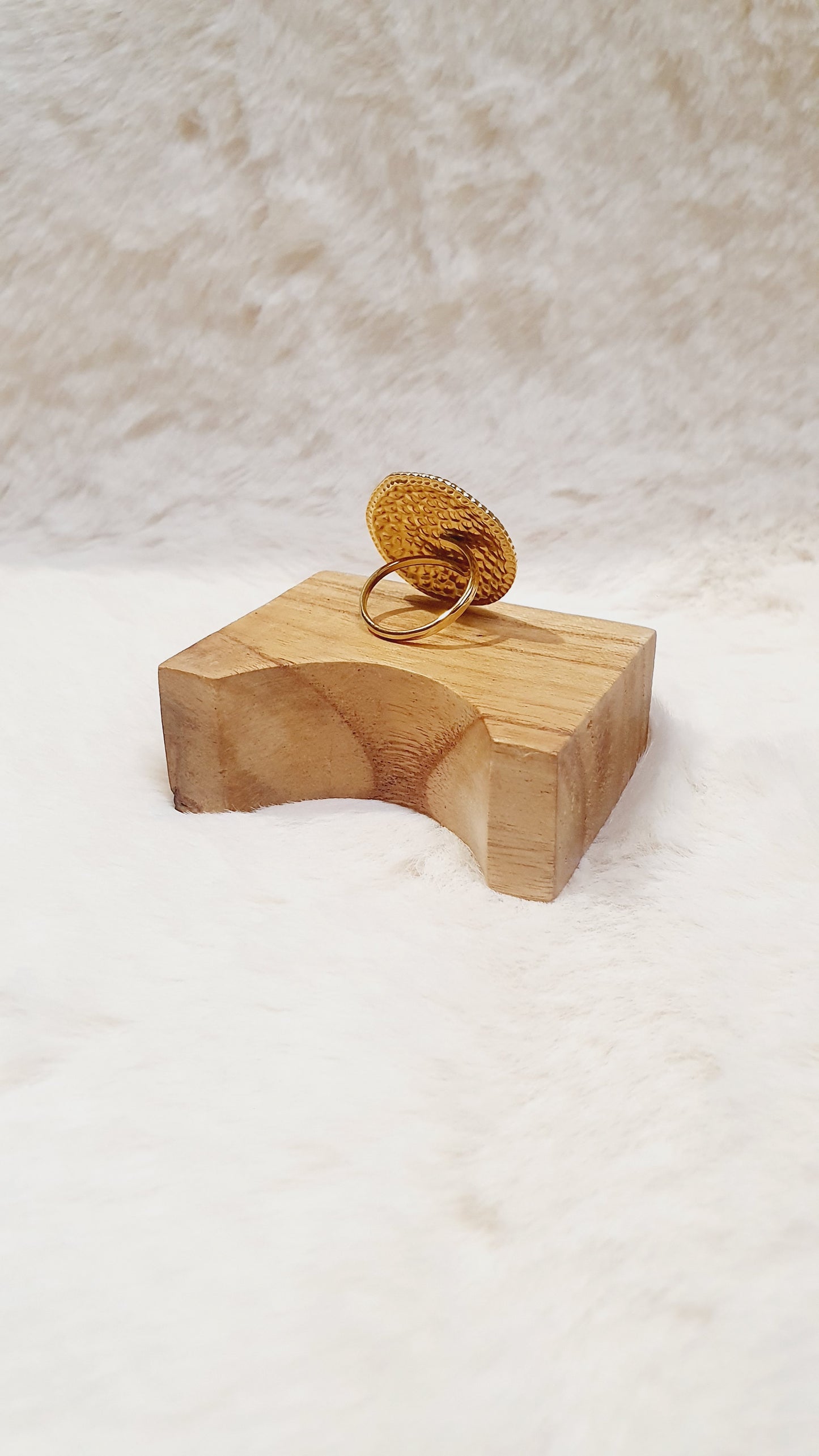 BAGUE RONDE TEXTURÉE ÉLÉGANCE INTEMPORELLE