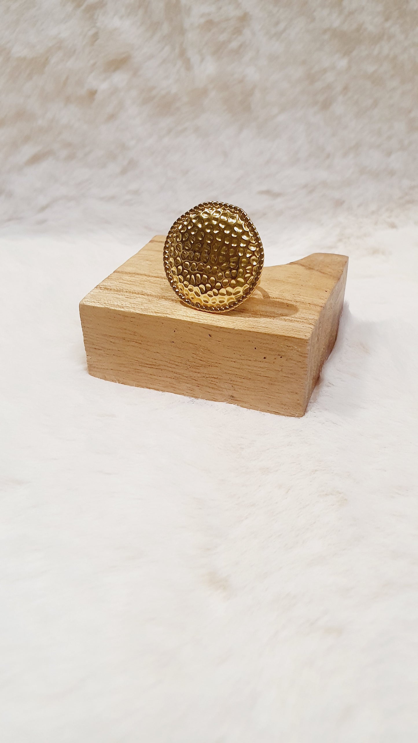 BAGUE RONDE TEXTURÉE ÉLÉGANCE INTEMPORELLE